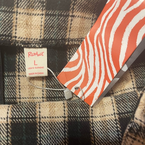 plaid mini skirt, never worn!! 💚 - Picture 3 of 3